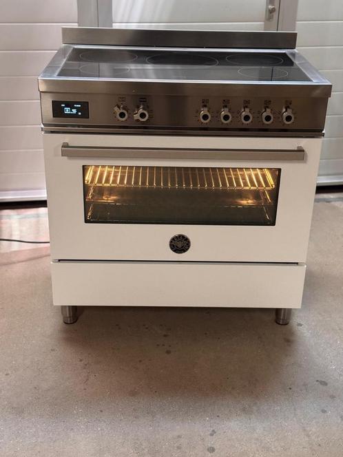 Bertazzoni Inductie Fornuis, Witgoed en Apparatuur, Fornuizen, Zo goed als nieuw, Vrijstaand, Inductie, 5 kookzones of meer, 60 cm of meer
