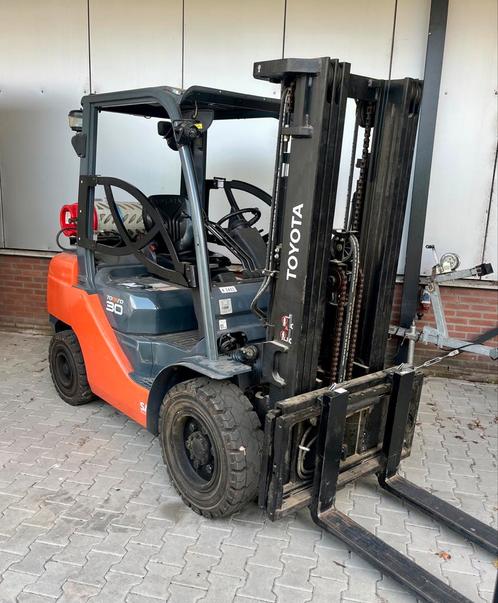 Toyota 3 ton lpg heftruck met triplo mast en sideshift, Zakelijke goederen, Machines en Bouw | Heftrucks en Intern transport, Heftruck
