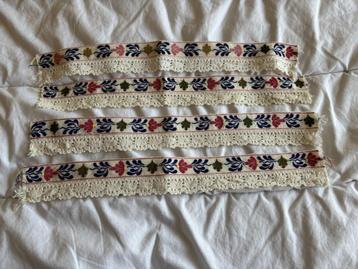 Boerenbont geborduurde kastrandjes met haakrand Boerenbond beschikbaar voor biedingen