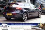 Volvo V40 2.0 T2 150 pk Summum, Panoramadak, Leer, Trekhaak,, Voorwielaandrijving, 65 €/maand, Gebruikt, 4 cilinders