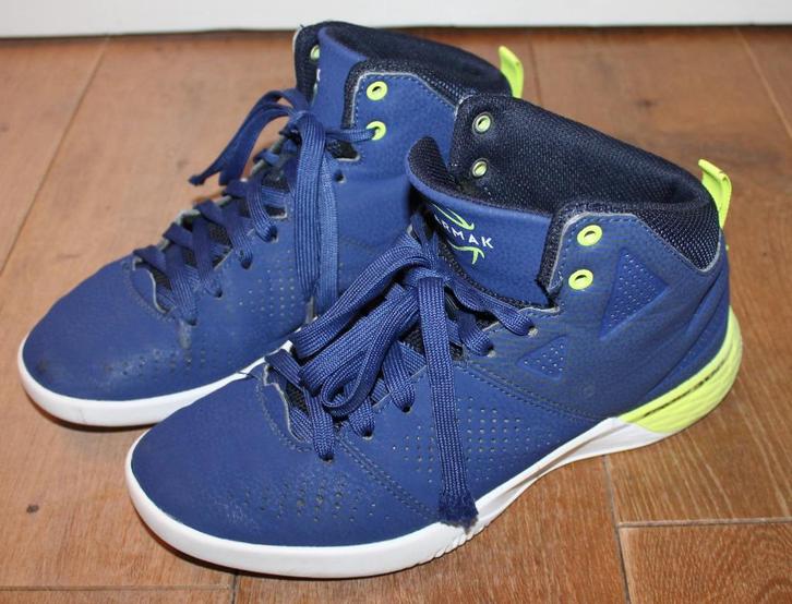 Tarmak basketbalschoenen maat 40, Sport en Fitness, Basketbal, Zo goed als nieuw, Schoenen, Ophalen of Verzenden