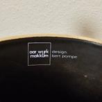 Vazen van Bert Pompe voor Oar Wurk Makkum model Fara jr 80, Zwart, Aardewerk of Porselein, Ophalen of Verzenden, Zo goed als nieuw