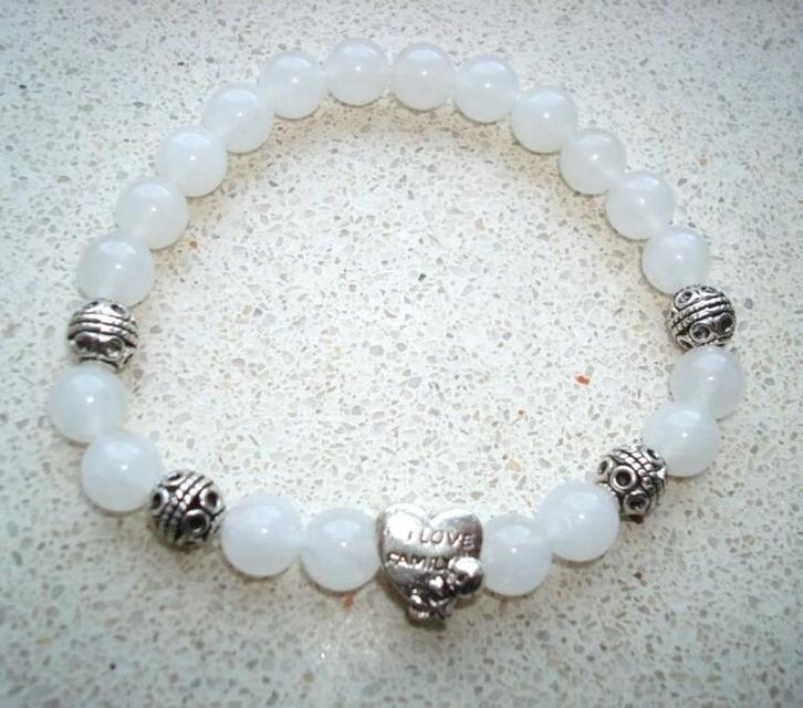 Armband I Love Family van witte jade of andere halfedelsteen, Sieraden, Tassen en Uiterlijk, Armbanden, Nieuw, Elastiek, Wit, Met bedels of kralen