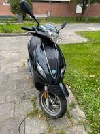 piaggio fly model 2012 /schade, Fietsen en Brommers, Scooters | Piaggio, Ophalen of Verzenden, Zo goed als nieuw, Fly