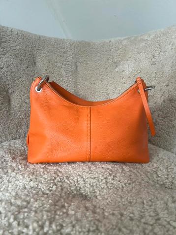 & Other Stories zacht leren tas - oranje. beschikbaar voor biedingen
