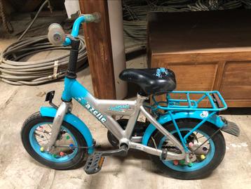 12 inch fietsje om op te leren fietsen beschikbaar voor biedingen