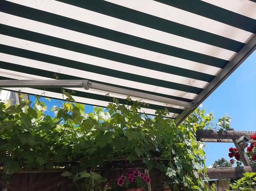 Zonnescherm, groen/wit, Tuin en Terras, Zonneschermen, Gebruikt, Knikarmscherm, Ophalen