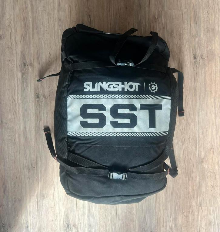 Slingshot SST 9m kite (Blue/Yellow/Red), Watersport en Boten, Kitesurfen, Zo goed als nieuw, Kite, 9 m², Geen board, Ophalen of Verzenden