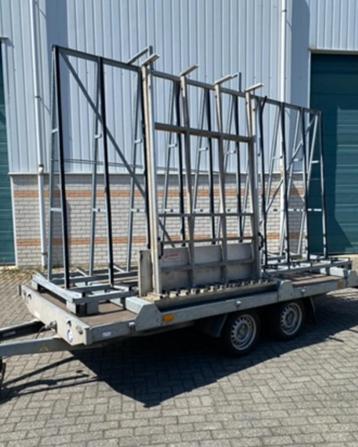 Hapert aanhanger met kozijnbok / glasresteel lansing beschikbaar voor biedingen