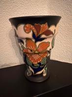 Plateel Vaas met Bloemmotief, Antiek en Kunst, Antiek | Vazen, Ophalen of Verzenden