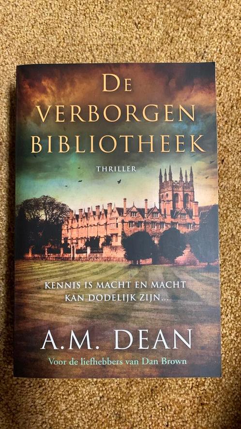 A.M. Dean - De verborgen bibliotheek, Boeken, Historische romans, Gelezen, Ophalen of Verzenden