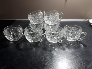 Prachtige grote bowlpot met 8 glazen en 1 kristallen karaf beschikbaar voor biedingen