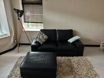IKEA KIVIK 2-zits leren bank + hocker – zwart – 2022 - afbeelding 1