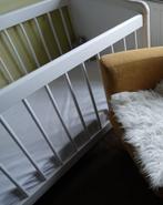 wit ledikantje  met matras( als nieuw) event ook lakentjes, Kinderen en Baby's, Babywiegjes en Ledikanten, Ophalen, Zo goed als nieuw
