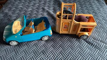 Barbie auto met trailer en poppen setje beschikbaar voor biedingen
