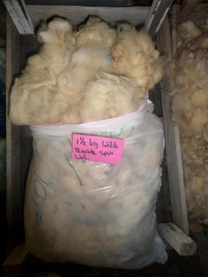 Schapenwol Spinwol Spinnewiel Gekaard Vulwol Vilt Krul vanaf, Hobby en Vrije tijd, Spinnewielen en Spinnen, Nieuw, Spinwol, Ophalen of Verzenden