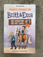 Britt & Esra: Het avontuur met het zadel, Ophalen of Verzenden, Zo goed als nieuw, Joke Reijnders, Fictie algemeen