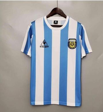 Retro voetbalshirts landen  beschikbaar voor biedingen