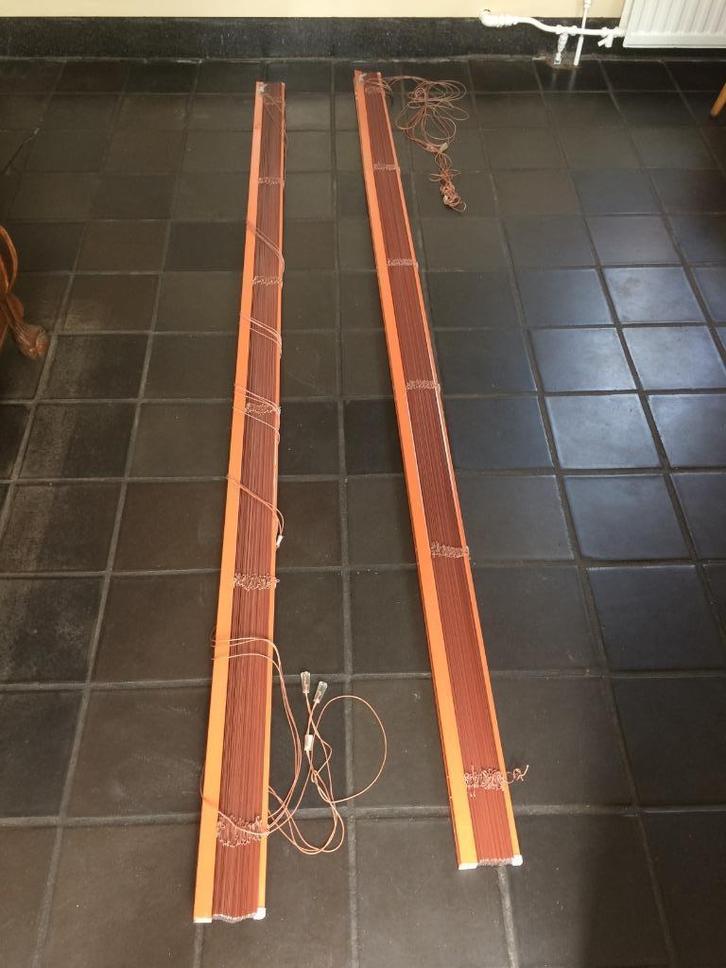 2 extreem lange oranje terracotta jaloezieën 2 x 2.27 meter, Huis en Inrichting, Stoffering | Gordijnen en Lamellen, Gebruikt