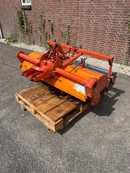 Tractor frees hitachi, Doe-het-zelf en Verbouw, Gereedschap | Freesmachines, Ophalen of Verzenden