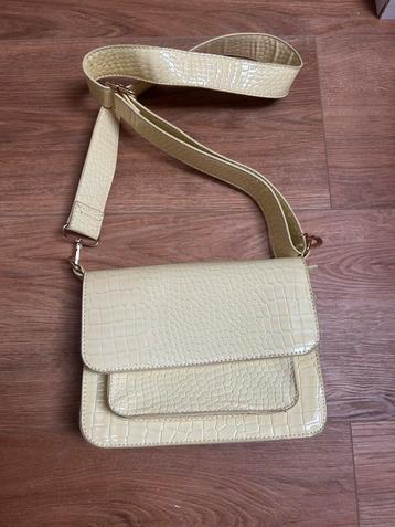 Handtas met print & vakjes beschikbaar voor biedingen