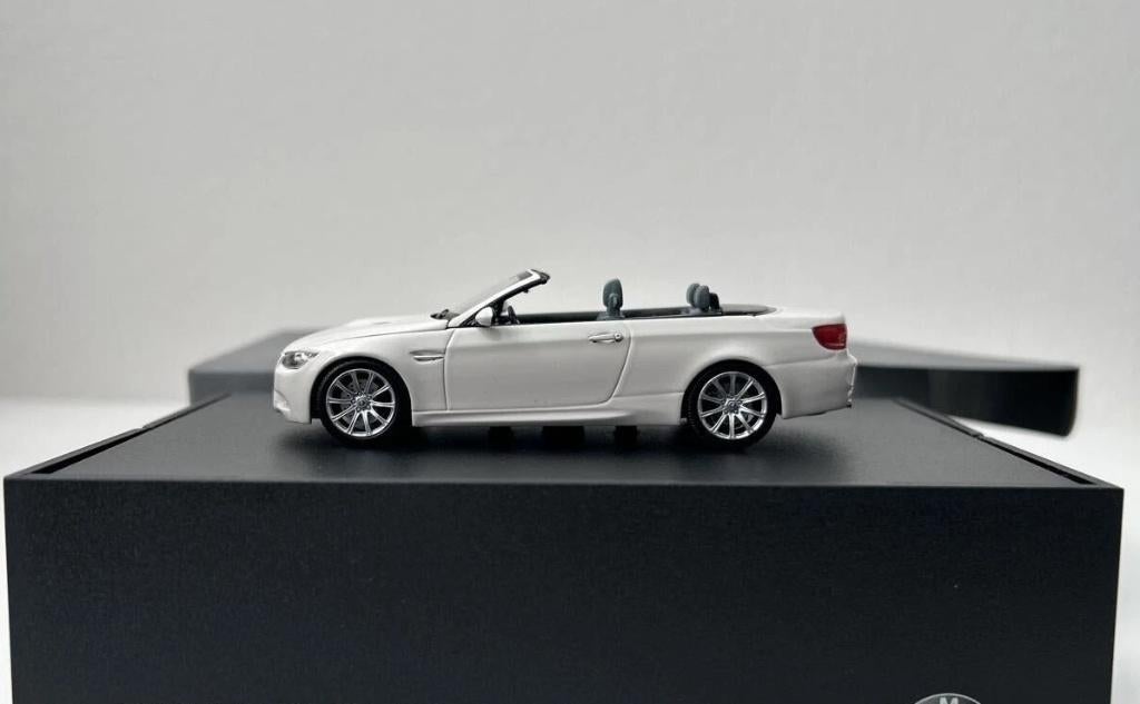 BMW M3 convertible 1/43 E93 1:43 alpin weiss, Hobby en Vrije tijd, Modelauto's | 1:43, Ophalen of Verzenden, Zo goed als nieuw