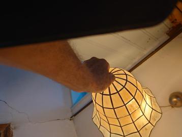 Antieke parelmoer lamp  beschikbaar voor biedingen