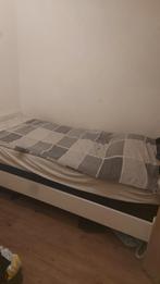 Á KAMER/WONING TE HUUR, Den Haag-Laak  ( ONLY️ WOMAN️(s), Den Haag