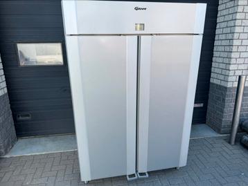 Nieuwe gram koelkast dubbeldeurs staat nog in de folie beschikbaar voor biedingen