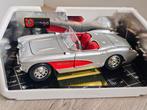 Chevrolet Corvette, 1957, zilver/rood.int., Burago (3034)., Ophalen of Verzenden, Zo goed als nieuw, Auto, Bburago