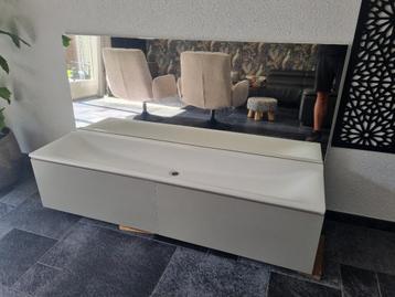 Badmeubel 160cm met Led  + spiegel Nieuw showroom model  beschikbaar voor biedingen
