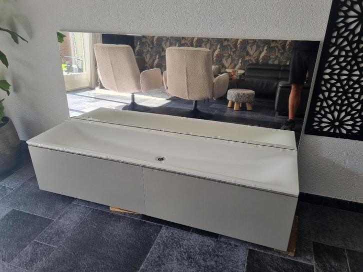 Badmeubel 160cm met Led  + spiegel Nieuw showroom model, Huis en Inrichting, Badkamer | Complete badkamers, Nieuw, Ophalen