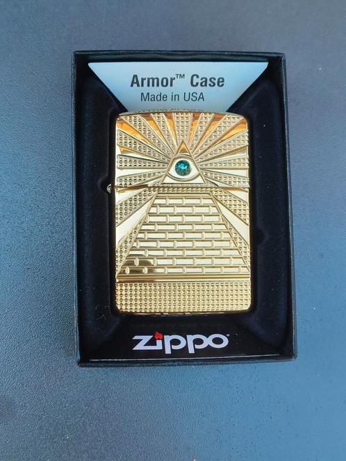 Zippo Armor Case Eye of Providence with green Swarovski, Verzamelen, Rookartikelen, Aanstekers en Luciferdoosjes, Zo goed als nieuw
