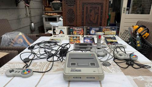 Super Nintendo met 8 spellen, Spelcomputers en Games, Spelcomputers | Nintendo Super NES, Gebruikt, Met 2 controllers, Ophalen of Verzenden