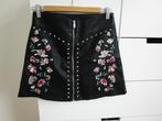 Only - fake leather rokje met borduur en studs maat 34, Only, Zwart, Ophalen of Verzenden, Zo goed als nieuw