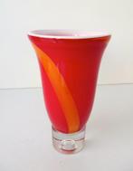 Glazen vaas oranje en rood opaline heldere voet 5999-g, Antiek en Kunst, Antiek | Glas en Kristal, Ophalen of Verzenden
