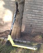 STUNTSTEP OXELO. step neon groen geel, Fietsen en Brommers, Steps, Ophalen, Gebruikt, Gewone step, Oxelo (Decathlon)