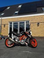 KTM Duke 390 – Super staat – Akrapovič uitlaat –, Motoren, 390 cc, Particulier, Minimaal motorrijbewijs A2, 1 cilinder