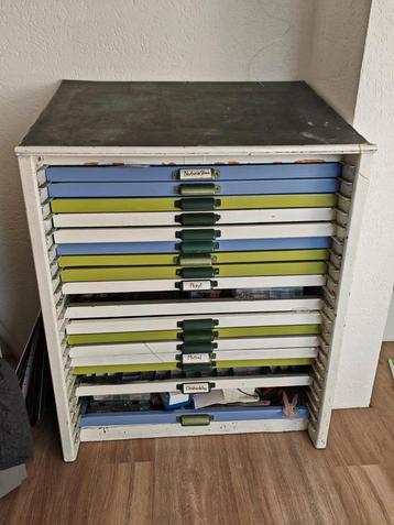 Vintage letterbakkast voor kralen beschikbaar voor biedingen