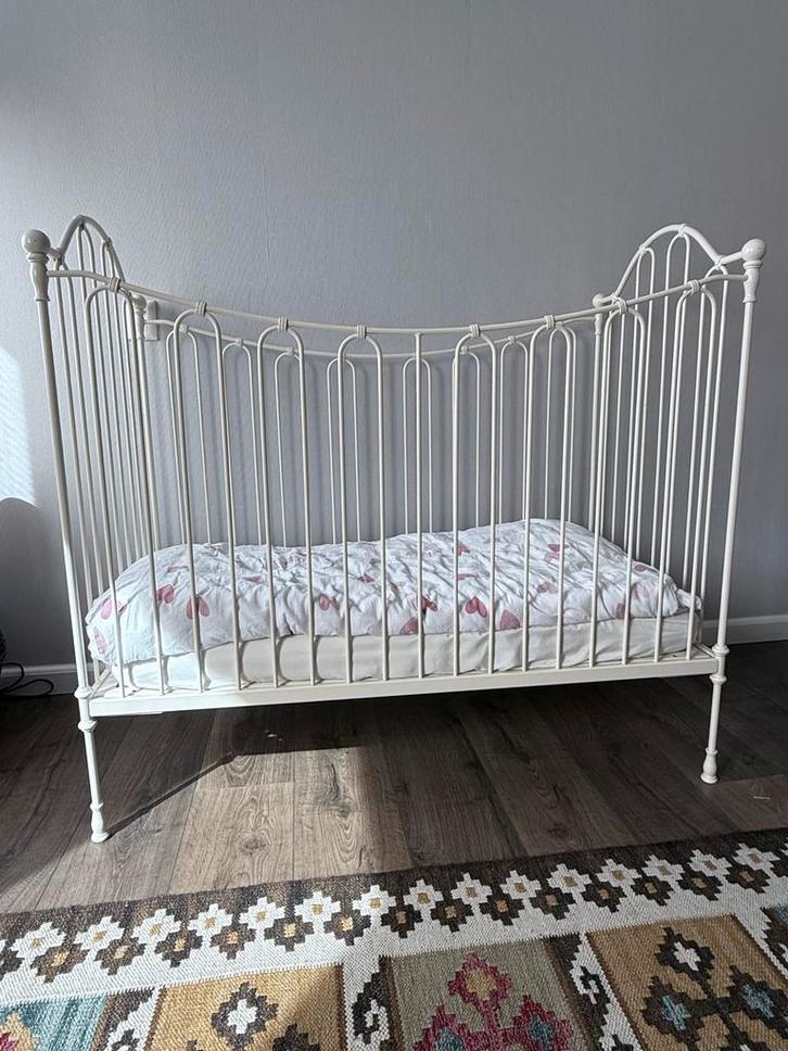 Mooi Ledikant - klassiek,. Perfect voor de babykamer!, Kinderen en Baby's, Babywiegjes en Ledikanten, Gebruikt, Ledikant, Ophalen