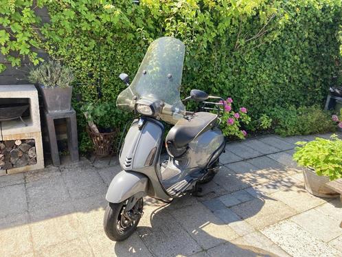 scooter: Vespa Sprint. Kleur: audi rs6 nardo grey, Fietsen en Brommers, Scooters | Vespa, Gebruikt, Vespa S, Benzine, Ophalen