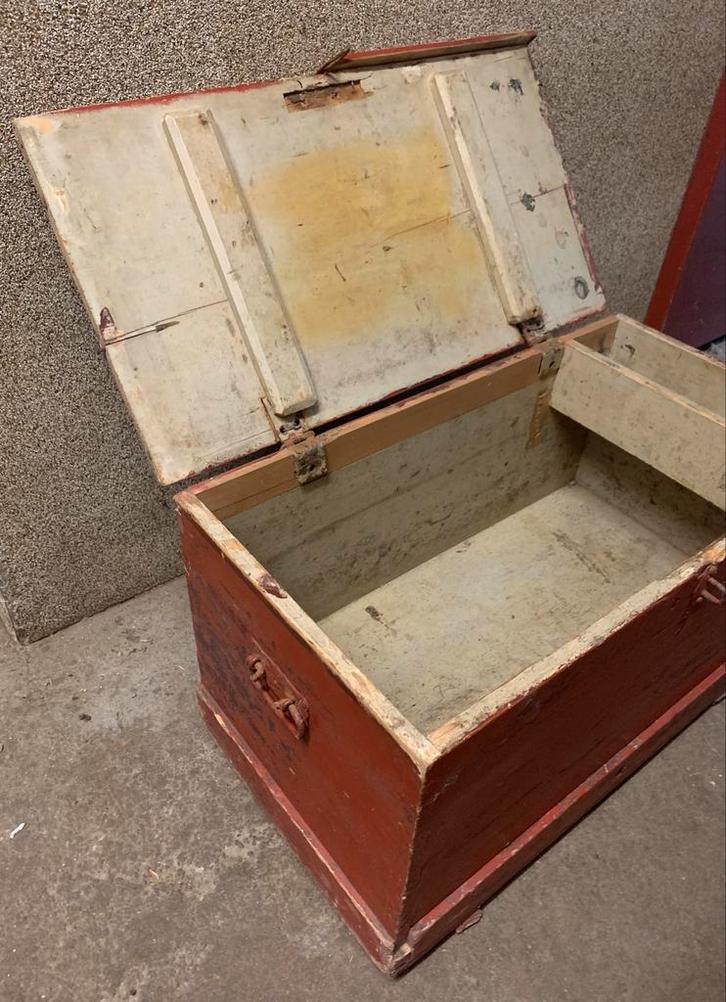 Oude Rode Kist - Vintage Woonaccessoire met Karakter, Antiek en Kunst, Antiek | Woonaccessoires, Ophalen of Verzenden