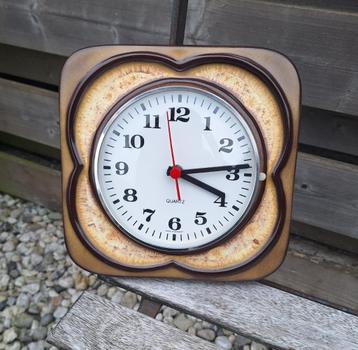 Prachtige vintage keramische wandklok.  beschikbaar voor biedingen