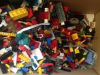 Lego bouwstenen, poppetjes en dieren, Kinderen en Baby's, Speelgoed | Bouwstenen, Overige merken, Zo goed als nieuw, Verzenden