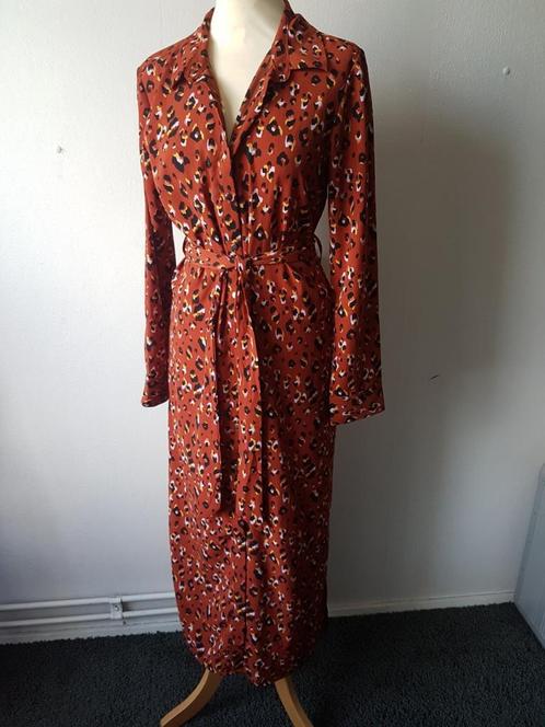 HEMA doorknoopjurk - maat S 36/38 rood bruin met panterprint, Kleding | Dames, Jurken, Zo goed als nieuw, Maat 36 (S), Rood, Onder de knie