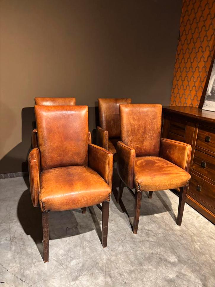 4 Antieke Schapenleren Eetkamerstoelen met leuning -Joris, Huis en Inrichting, Fauteuils, Gebruikt, Leer, 50 tot 75 cm, Minder dan 75 cm