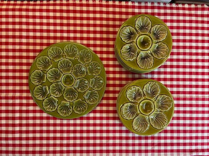 Proceram majolica olijfgroen 13-delig oesterservies, Antiek en Kunst, Antiek | Servies compleet, Ophalen of Verzenden