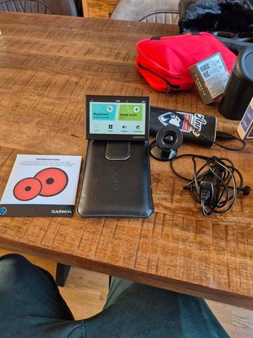 Garmin navigatiesysteem met accessoires beschikbaar voor biedingen