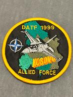 Embleem DATF 1999 Kosovo, Verzamelen, Verzenden, Luchtmacht, Nederland, Embleem of Badge