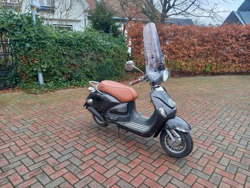 Super nette Agm Mio look snorscooter met alarm!!!, Fietsen en Brommers, Scooters | Overige merken, Zo goed als nieuw, Maximaal 25 km/u
